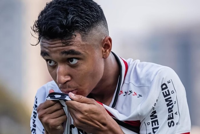 pedro severino interage e anda