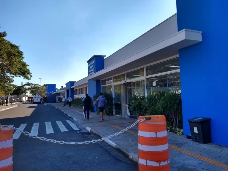 pronto-socorro Hospital PUC-Campinas SUS superlotado