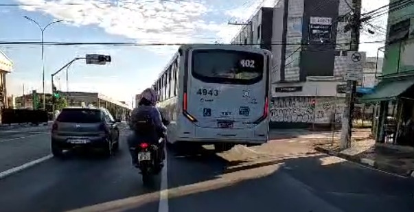 Trânsito em Campinas ônibus atrapalham fluxo em Avenidas