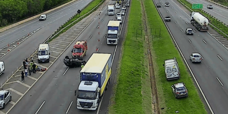 Criança fica gravemente ferida em acidente entre dois carros na Rodovia Dom Pedro I, em Campinas