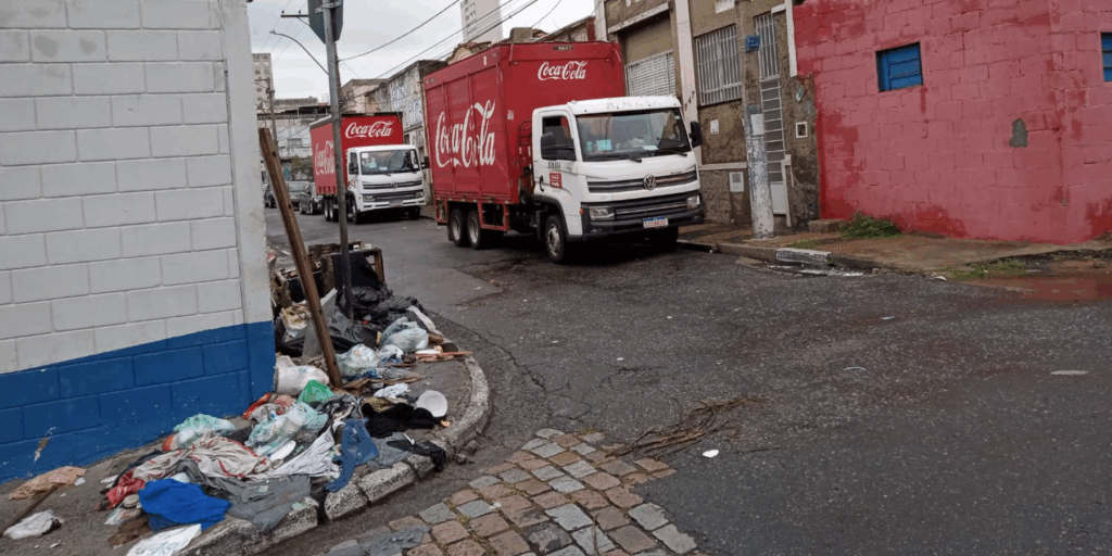 Moradores do Centro de Campinas reclamam de transtornos ao lado do Assaí Atacadista