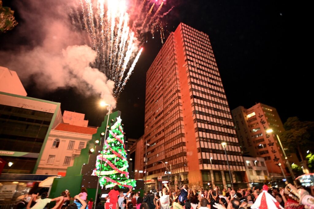 Chegada do Papai Noel ao Largo do Rosário marca início da programação natalina de Campinas