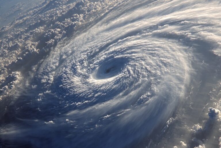 Novo ciclone acende alerta para cinco estados do Brasil