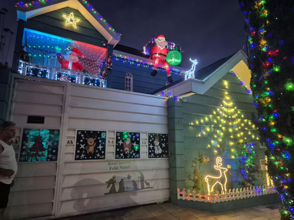 Casa decorada para o Natal vira atração e encanta moradores em Campinas